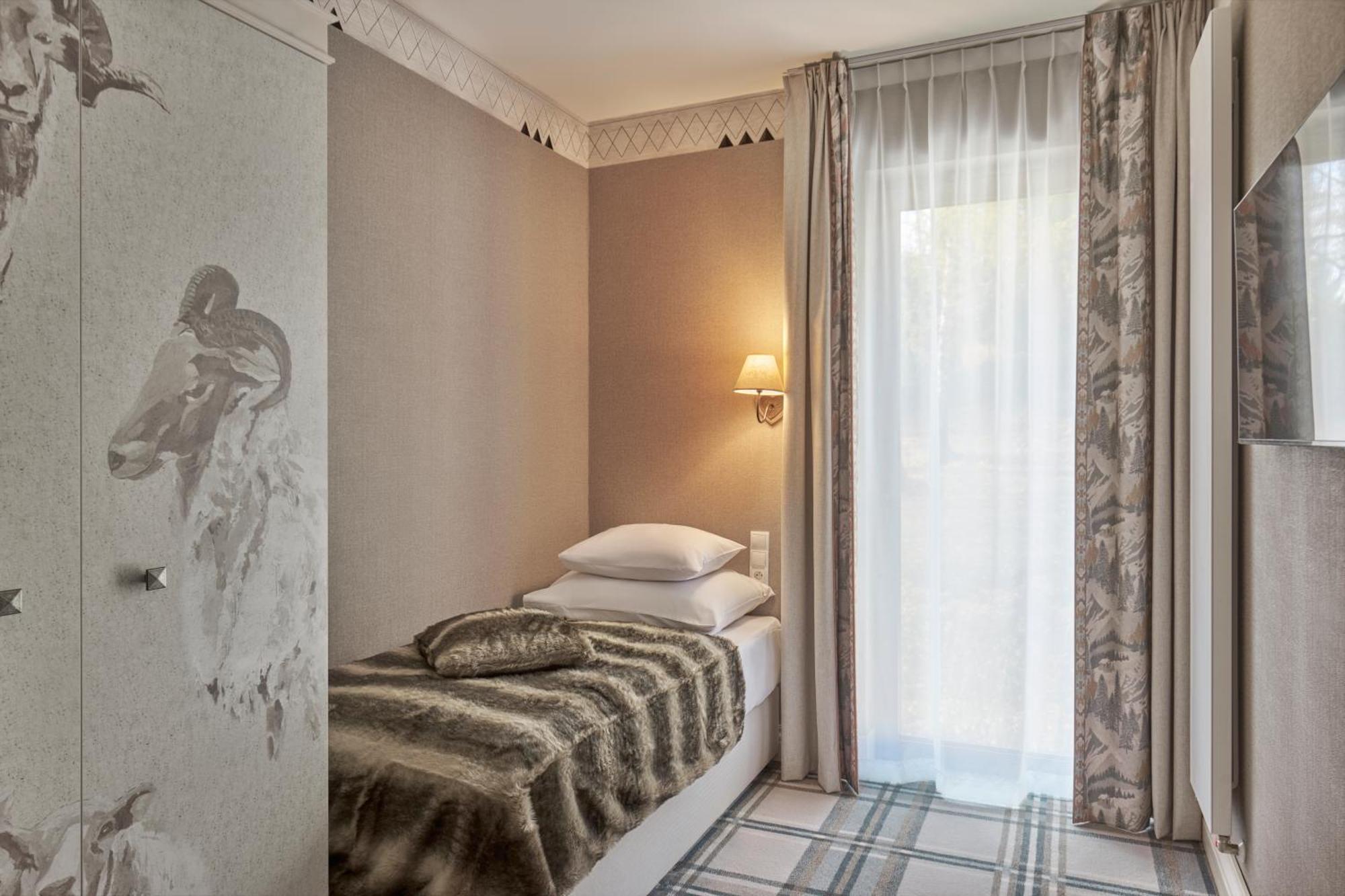 Hotel Aries & 5*