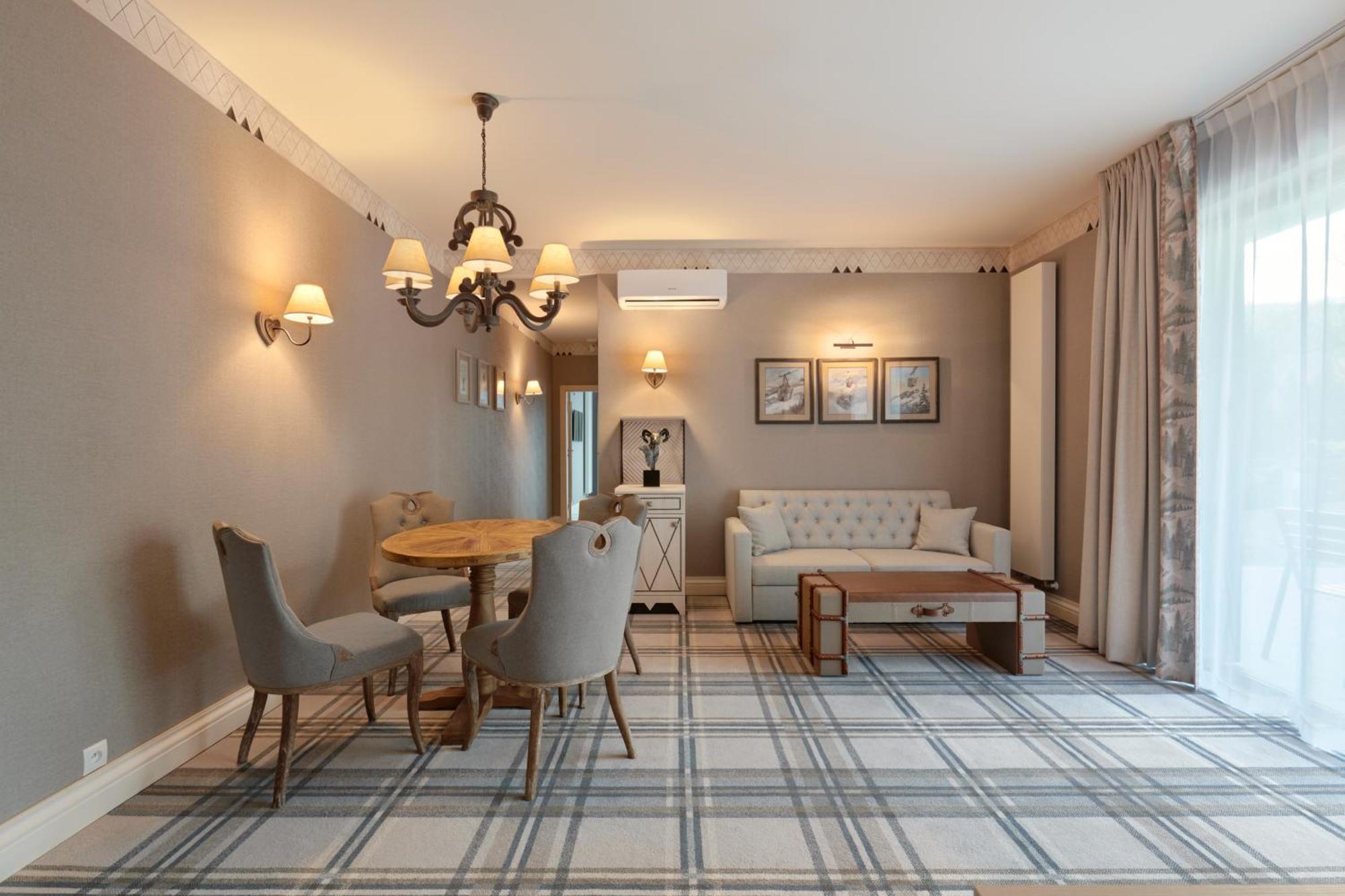 Hotel Aries & 5*